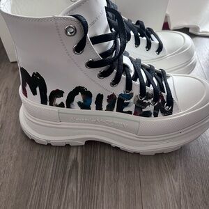 Alexander McQueen worn once -Saks fifth avenue receipt